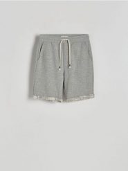 Strukturalne szorty regular - ciemnoszary. Szare szorty męskie Reserved, l, bez wzorów, z dzianiny. W wyprzedaży za 69.99 zł.