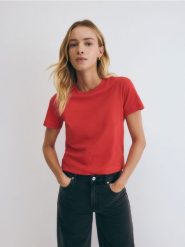 Bawełniany t-shirt - czerwony. Czerwone t-shirty damskie Reserved, l, bez wzorów, z bawełny, bez kołnierzyka. W wyprzedaży za 49.99 zł.