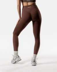 Damskie legginsy modelujące z wysokim stanem na fitness – czekoladowy. Brązowe legginsy sportowe damskie AESTHETIC WOLF, s, bez wzorów, z dzianiny, z podwyższonym stanem, długie, do biegania. Za 269.99 zł.