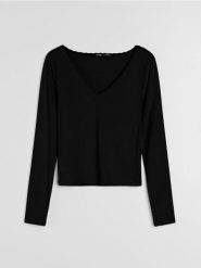 Bluzka z długim rękawem i koronką przy dekolcie - czarny. Czarne bluzki damskie Sinsay, l, bez wzorów, z koronki, bez kołnierzyka, bez ramiączek. Za 25.99 zł.