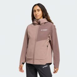 Kurtka Terrex Multi Softshell. Brązowe kurtki sportowe damskie Adidas, bez wzorów, z materiału, bez kaptura, trekkingowe. Za 529.00 zł.