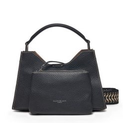 Torebka Gianni Chiarini. Czarne torebki do ręki damskie Gianni Chiarini, bez wzorów, klasyczne, bez dodatków. Za 799.99 zł.