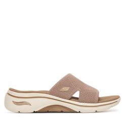 Klapki Skechers. Brązowe klapki damskie Skechers, bez wzorów, bez obcasa. Za 289.99 zł.