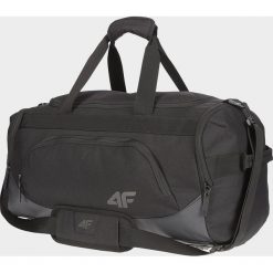 Torba sportowa TPU006 - głęboka czerń. Brązowe torby sportowe męskie 4f, bez wzorów, z materiału. W wyprzedaży za 79.99 zł.