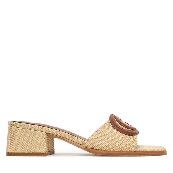 Klapki Guess. Brązowe klapki damskie Guess, z aplikacjami, bez obcasa. Za 269.99 zł.