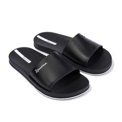 Klapki Ipanema Slide Unisex. Czarne klapki męskie Ipanema, bez wzorów. Za 69.99 zł.