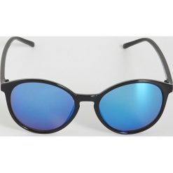 Zaokrąglone okulary przeciwsłoneczne - Wielobarwny. Szare okulary przeciwsłoneczne damskie Sinsay. W wyprzedaży za 4.99 zł.
