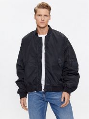 Calvin Klein Jeans Kurtka bomber J30J323474 Czarny Oversize. Czarne kurtki męskie Calvin Klein Jeans, l, bez wzorów, z jeansu, bez kaptura. Za 769.99 zł.