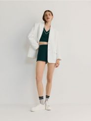 Szorty w sportowym stylu - ciemnozielony. Zielone szorty sportowe damskie Reserved, l, bez wzorów, z tkaniny, sportowe. W wyprzedaży za 55.99 zł.