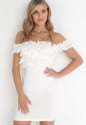Biała Dopasowana Sukienka Mini z Falbanką Udirda. Białe sukienki damskie Born2be, m, bez wzorów, bez kołnierzyka, bez ramiączek, mini, dopasowane. Za 119.99 zł.