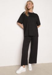 Czarny Komplet Oversize z Cyrkoniami T-shirt i Spodnie Arnatea. Czarne spodnie materiałowe damskie Born2be, z aplikacjami. Za 109.99 zł.