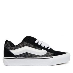 Tenisówki Vans. Czarne trampki i tenisówki damskie Vans, bez wzorów, bez zapięcia. Za 407.99 zł.