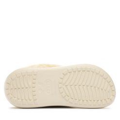 Klapki Crocs. Brązowe klapki damskie Crocs, bez wzorów, bez obcasa. Za 239.99 zł.