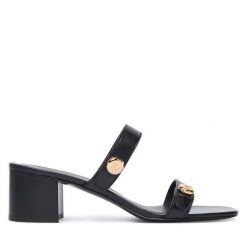 Klapki Tory Burch. Czarne klapki damskie Tory Burch, bez wzorów, bez obcasa. Za 1,644.00 zł.