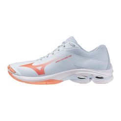 Buty do siatkówki damskie Mizuno Wave Lightning Pro. Białe obuwie sportowe damskie Mizuno, bez wzorów, z gumy, do siatkówki, mizuno wave. Za 399.99 zł.