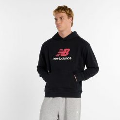 Bluza męska New Balance MT51512BK – czarna. Czarne bluzy męskie New Balance, m, z aplikacjami, z bawełny, z kapturem. Za 399.99 zł.
