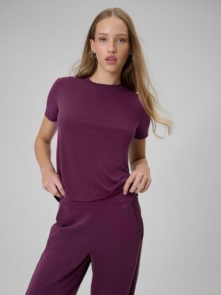 4F T-shirt regular gładki damski - fioletowy L. Czerwone t-shirty damskie 4f, l, bez wzorów, z dzianiny, bez kołnierzyka. W wyprzedaży za 49.99 zł.