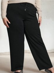 Spodnie wide leg z domieszką wiskozy Plus Size - czarny. Czarne spodnie materiałowe damskie Sinsay, plus size, bez wzorów, z wiskozy. Za 59.99 zł.