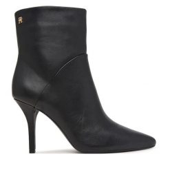 Botki Tommy Hilfiger. Czarne botki damskie Tommy Hilfiger, bez obcasa, na szpilce, bez zapięcia. Za 749.99 zł.