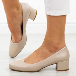 Cieliste czółenka damskie na obcasie Sergio Leone Pb291. Białe czółenka damskie Sergio Leone, bez wzorów, ze skóry, biznesowe, z okrągłym noskiem, bez obcasa, na obcasie, bez zapięcia. Za 169.00 zł.