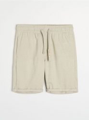 Szorty slim basic - beżowy. Brązowe szorty męskie Sinsay, l, bez wzorów. Za 29.99 zł.