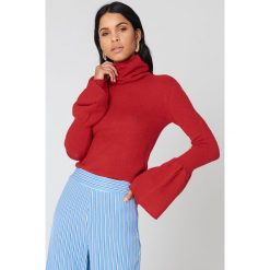 NA-KD Dzianinowy sweter z wycięciami na ramionach - Red. Swetry damskie marki NA-KD. W wyprzedaży za 73.17 zł.