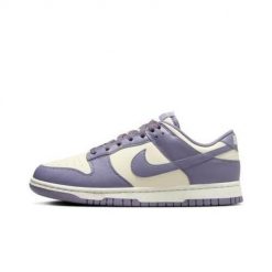 Buty do chodzenia damskie Nike Dunk. Fioletowe obuwie sportowe damskie Nike, bez wzorów, z gumy, trekkingowe. Za 689.00 zł.