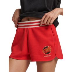 Spodenki turystyczne damskie Superdry Vintage Colegiate. Czerwone szorty sportowe damskie Superdry., l, bez wzorów, z bawełny, sportowe. W wyprzedaży za 129.00 zł.