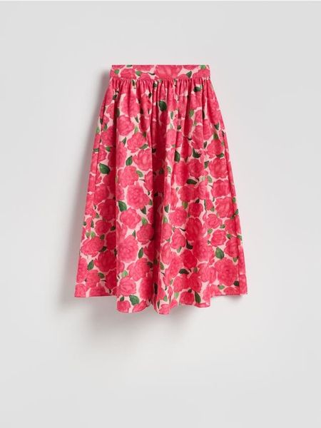 Spódnica midi w kwiaty - różowy. Czerwone spódnice damskie Reserved, l, bez wzorów, z bawełny, midi, rozkloszowane. W wyprzedaży za 119.99 zł.