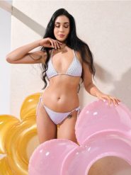 Dół od bikini w kwiatki - fioletowy. Fioletowe bikini damskie Sinsay, l, bez wzorów. W wyprzedaży za 12.99 zł.