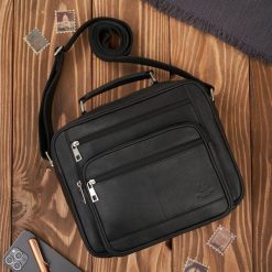 Torba męska skórzana na ramię i do ręki do pracy czarna Paolo Peruzzi T-126-BL. Czarne torby na ramię męskie bez wzorów, z bawełny, biznesowe, do ręki. Za 259.00 zł.