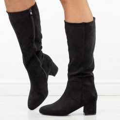 Czarne jesienne kozaki damskie na obcasie S.Barski 8131. Czarne kozaki damskie S.BARSKI, z dzianiny, z okrągłym noskiem, bez obcasa, na obcasie. Za 259.00 zł.