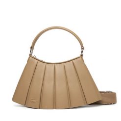 Torebka Lacoste. Czerwone torebki do ręki damskie Lacoste, bez wzorów, klasyczne, bez dodatków. Za 1,099.00 zł.