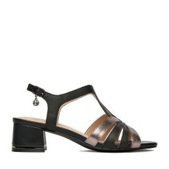 Sandały Lasocki. Czarne sandały damskie Lasocki, bez wzorów, bez obcasa, na słupku, bez zapięcia. Za 199.99 zł.