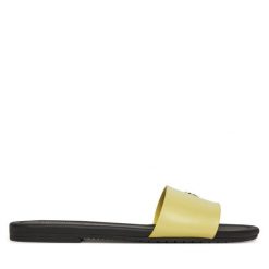 Klapki Calvin Klein Jeans. Żółte klapki damskie Calvin Klein Jeans, bez wzorów, z jeansu, bez obcasa. Za 209.99 zł.