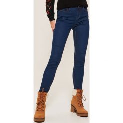 Jeansy skinny - Granatowy. Niebieskie jeansy damskie House. Za 79.99 zł.