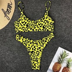 Bikini push-up ze stringami na plażę i basen UV odporne Andriette. Czerwone bikini damskie Intica, na lato, l, bez wzorów. W wyprzedaży za 129.00 zł.