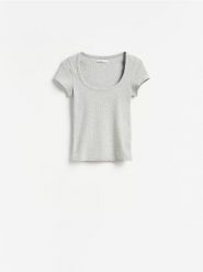 T-shirt z bawełną - jasnoszary. Szare t-shirty damskie Reserved, l, bez wzorów, z bawełny, bez kołnierzyka. Za 59.99 zł.