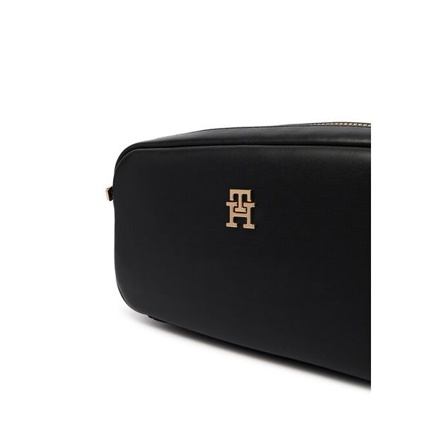 Torebka Tommy Hilfiger. Czarne listonoszki damskie Tommy Hilfiger, bez wzorów, bez dodatków. Za 278.99 zł.