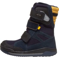 Kozaki zimowe w kolorze granatowym. Niebieskie buty zimowe chłopięce Primigi, bez wzorów, z gore-texu, bez zapięcia. W wyprzedaży za 242.95 zł.