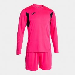 Zestaw koszulka z długim rękawem + spodenki treningowe Joma Winner. Czarne koszulki sportowe męskie Joma, l, bez wzorów, z dresówki, bez kołnierzyka, bez ramiączek, na fitness i siłownię. Za 168.25 zł.