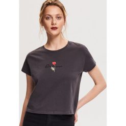 T-shirt z drobnym nadrukiem - Szary. T-shirty damskie Reserved. W wyprzedaży za 19.99 zł.