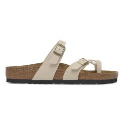 Birkenstock Mayari BF Japonki damskie. Białe klapki damskie Birkenstock, bez wzorów, z nubiku, eleganckie, bez obcasa. Za 349.99 zł.