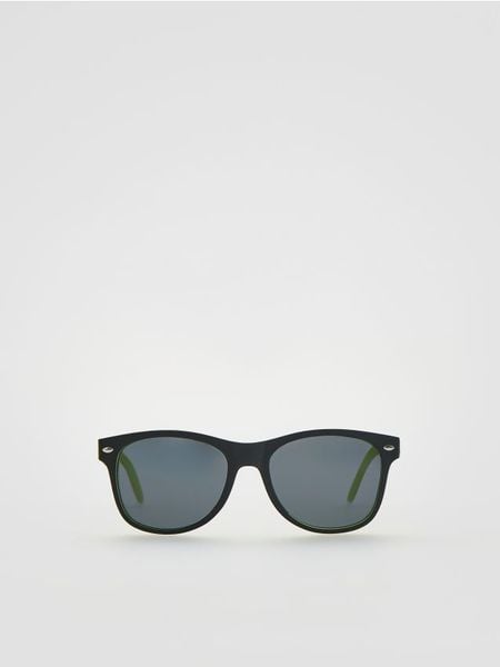 Okulary przeciwsloneczne - czarny. Czarne okulary przeciwsłoneczne dla dzieci Reserved. Za 29.99 zł.