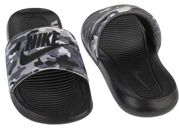 Nike Victori One Slide CN9678-001 czarny 45. Czarne klapki męskie Nike. Za 130.13 zł.