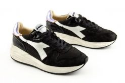 Buty do chodzenia damskie Diadora Venus Tech Dirty. Czarne obuwie sportowe damskie Diadora, bez wzorów, z gumy, trekkingowe. Za 477.00 zł.
