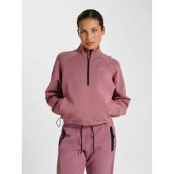 Bluza damska Hummel Tech Boxy. Fioletowe bluzy damskie Hummel, na zimę, bez wzorów, bez kołnierzyka, bez ramiączek, bez kaptura. Za 300.50 zł.