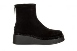 Botki Loretta Vitale C9638 Black Suede 514285, Czarny, Skóra naturalna - 39. Czarne botki damskie Loretta Vitale, ze skóry, bez obcasa, bez zapięcia. W wyprzedaży za 439.99 zł.