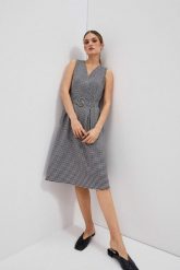 Rozkloszowana sukienka w stylu retro. Sukienki damskie MOODO, m, bez wzorów, z bawełny, retro, bez kołnierzyka, bez ramiączek, rozkloszowane. W wyprzedaży za 31.99 zł.
