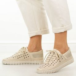 Złote skórzane półbuty damskie Potocki 19431. Żółte półbuty damskie POTOCKI, na jesień, w ażurowe wzory, z jeansu, casualowe, bez obcasa, na płaskiej podeszwie, bez zapięcia. Za 229.00 zł.